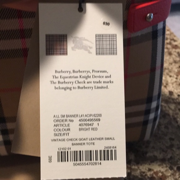 Sold NWT Burberry Vintage Banner - Picture 4 of 8